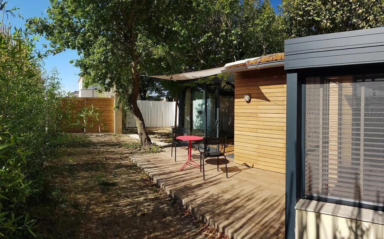 Le Mazet Des Amants, Cabane En Bois Avec Jacuzzi Privatif Aviñón