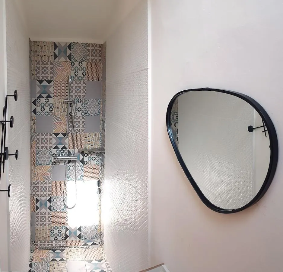 Le Mazet Des Amants, Cabane En Bois Avec Jacuzzi Privatif Aviñón