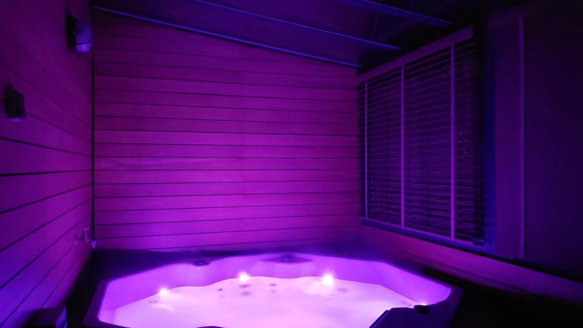 Le Mazet Des Amants, Cabane En Bois Avec Jacuzzi Privatif Aviñón 0*,