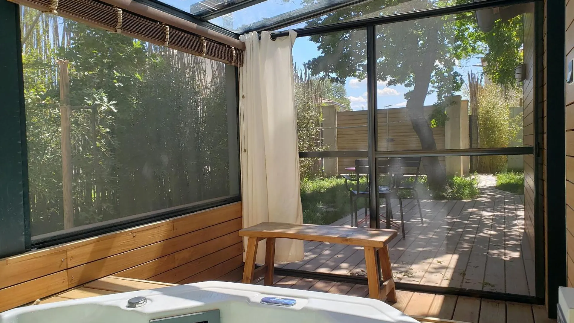 Le Mazet Des Amants, Cabane En Bois Avec Jacuzzi Privatif Aviñón