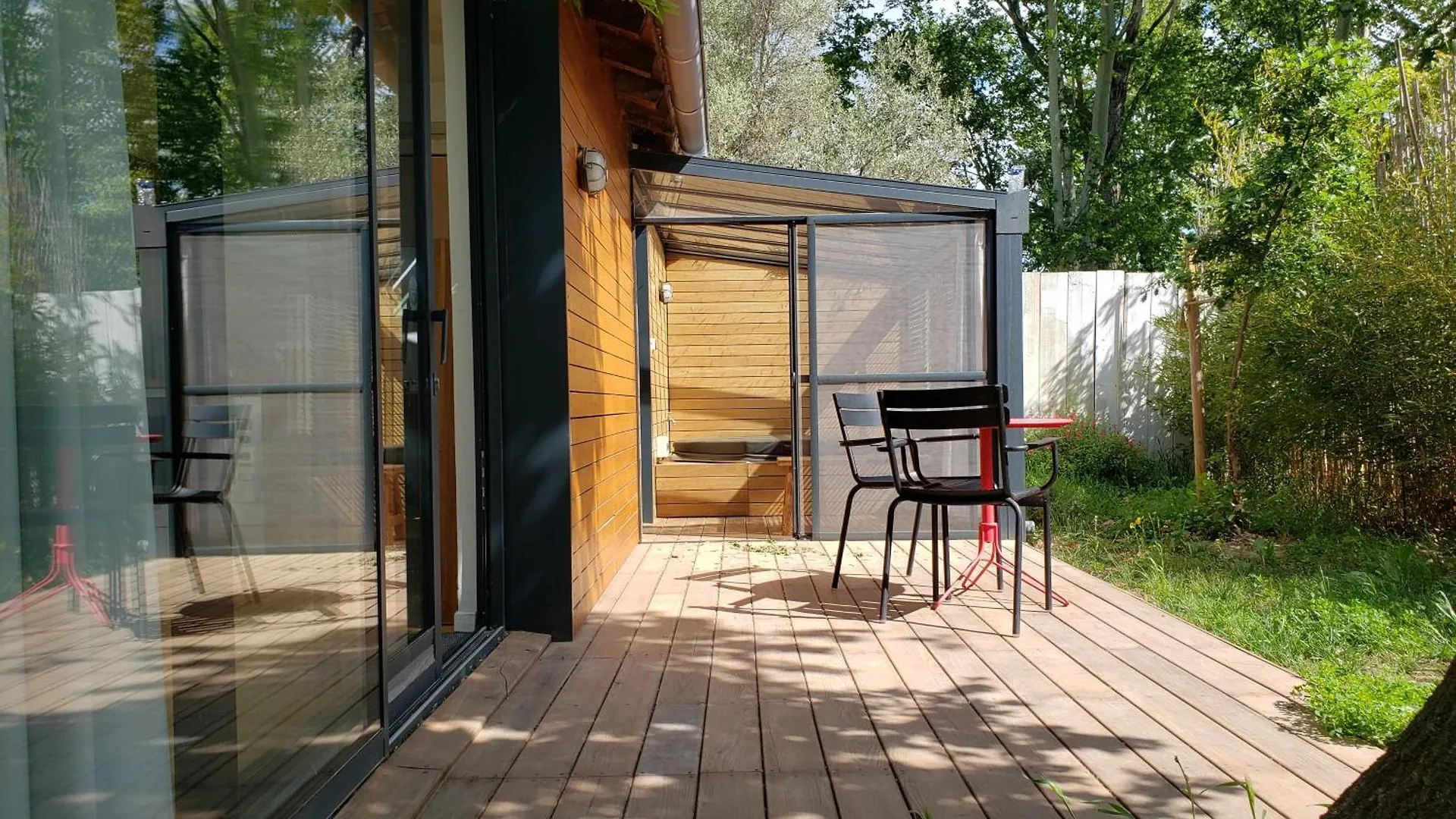 Villa Le Mazet Des Amants, Cabane En Bois Avec Jacuzzi Privatif Aviñón