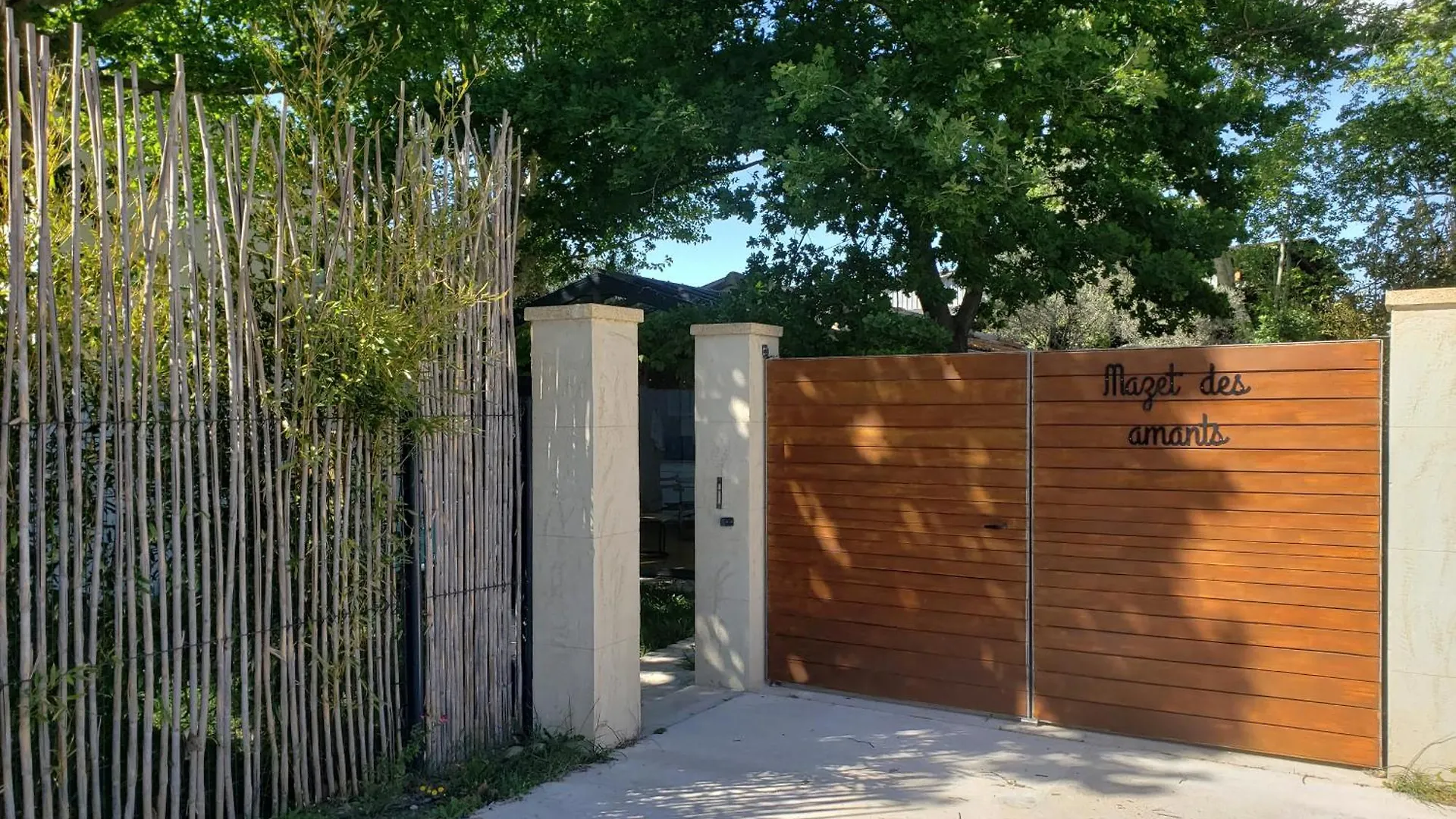 Le Mazet Des Amants, Cabane En Bois Avec Jacuzzi Privatif Aviñón 0*,  Francia