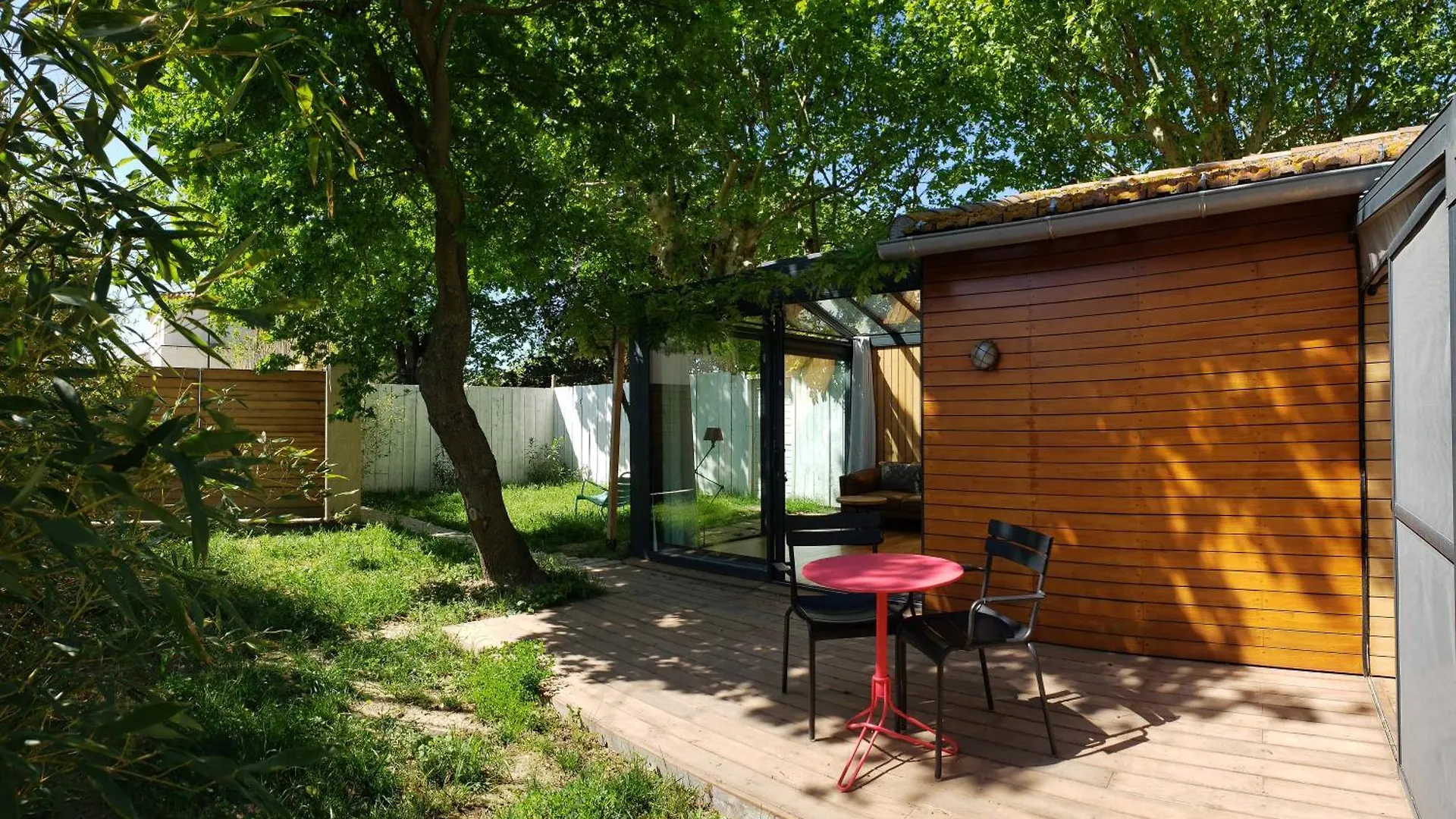 Le Mazet Des Amants, Cabane En Bois Avec Jacuzzi Privatif Aviñón Villa